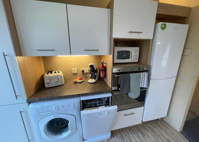 Luxury Lakeside Lodge L2 With Hot Tub Situated At Tattershall Lakes Country Park