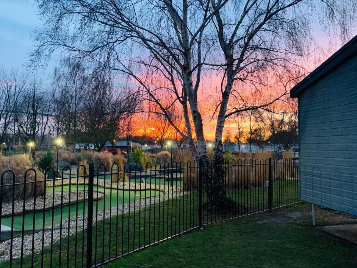 Holiday home Luxury Lakeside L2 With Hot Tub Situated At Lakes Country Park Tattershall