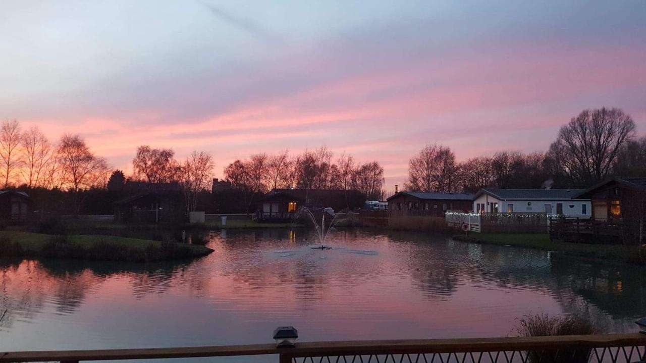 Luxury Lakeside L2 With Hot Tub Situated At Lakes Country Park Holiday home *