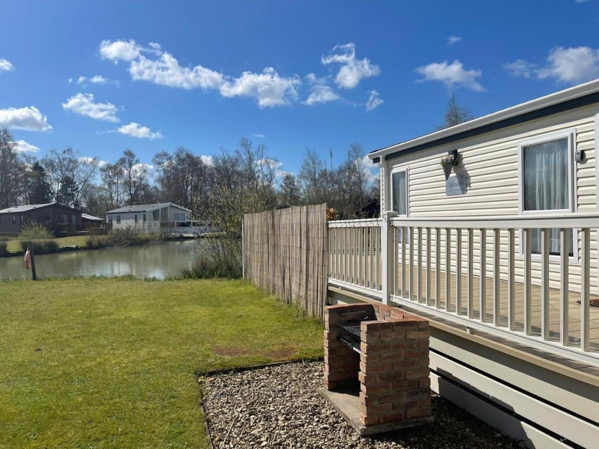Holiday home Luxury Lakeside L2 With Hot Tub Situated At Lakes Country Park