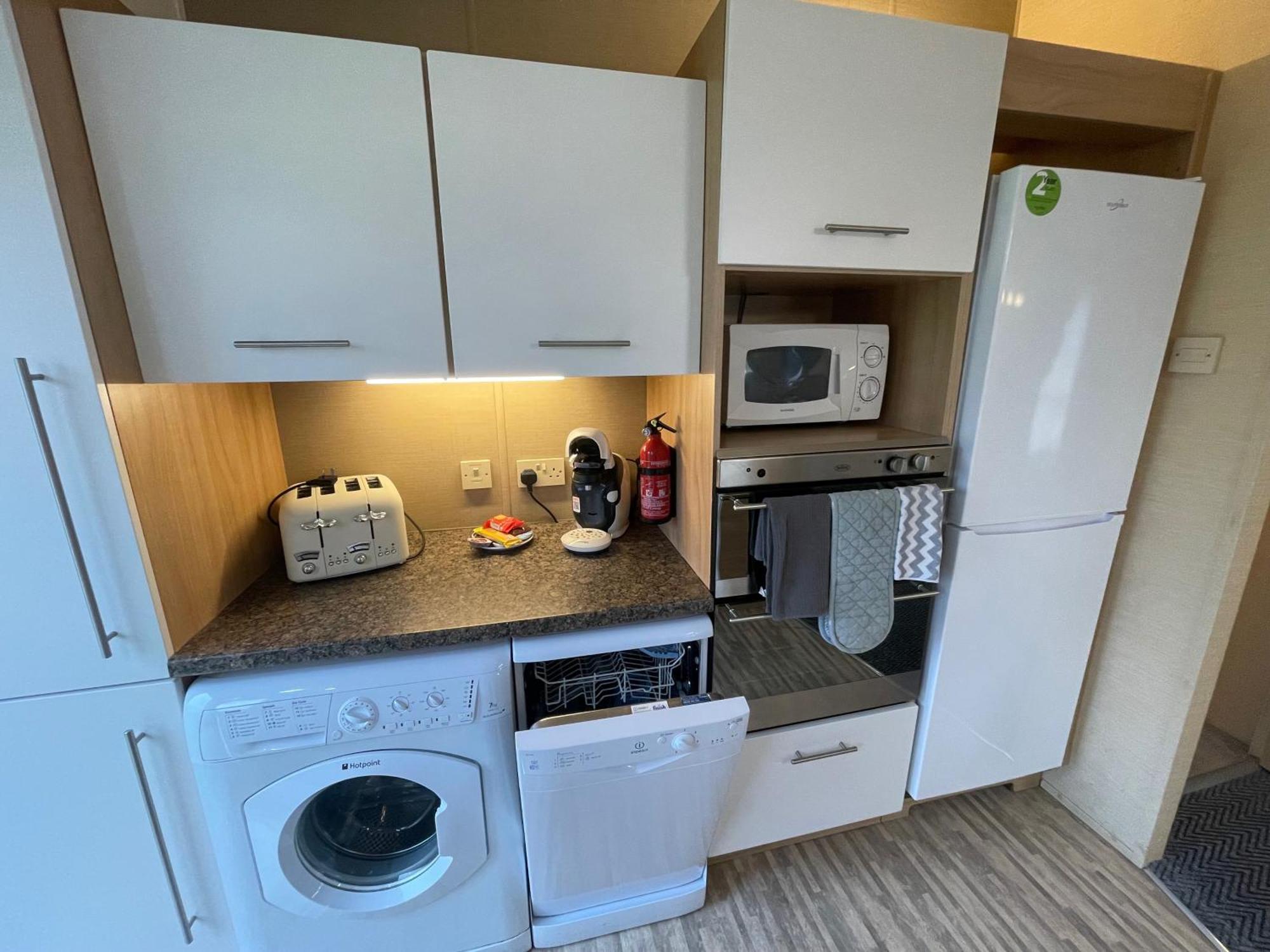 Holiday home Luxury Lakeside L2 With Hot Tub Situated At Lakes Country Park Tattershall