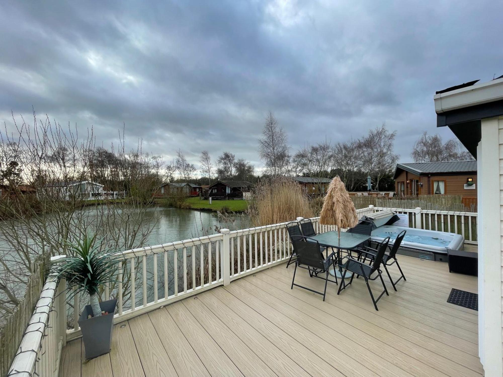 Luxury Lakeside L2 With Hot Tub Situated At Lakes Country Park Holiday home