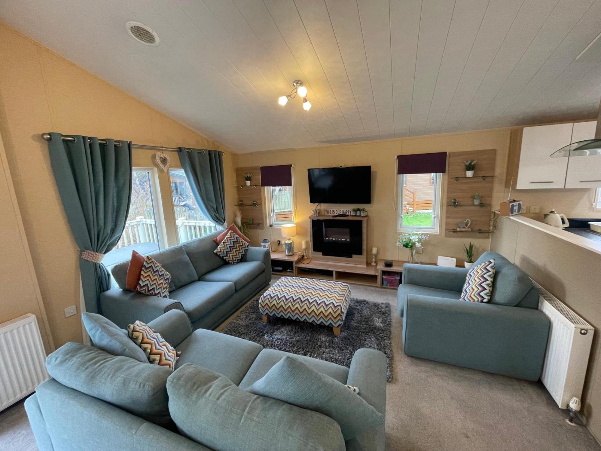 Luxury Lakeside L2 With Hot Tub Situated At Lakes Country Park * Tattershall